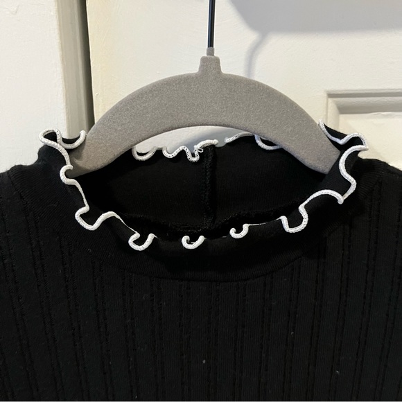 Collared ruffle sweater - Picture 2 of 3